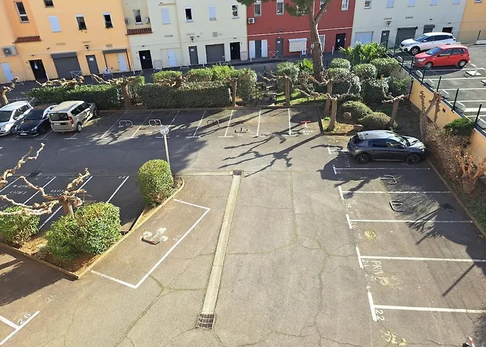 Port Brescou Iii, T2 Au Centre Port Avec Parking Et Clim شقة *